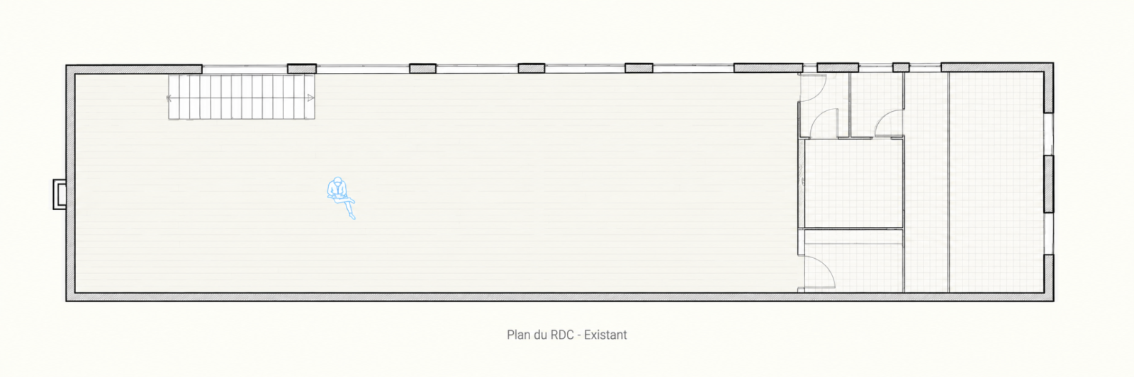 Plan du rez-de-chaussée existant de l’ancien abattoir à Ris-Orangis, avec grand volume allongé, escalier et locaux annexes.