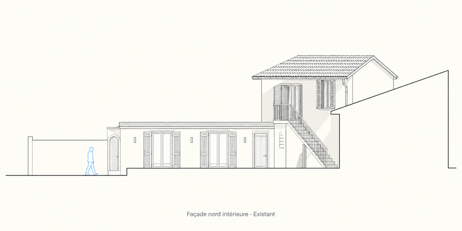 Élévation existante de la façade nord sur cour à Cannes, avec volume bas au centre et escalier extérieur à droite.